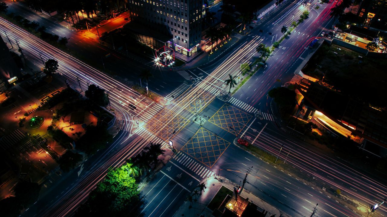 "The Environmental Impact of Electric Cars: Reducing Greenhouse Gases and Carbon Emissions"