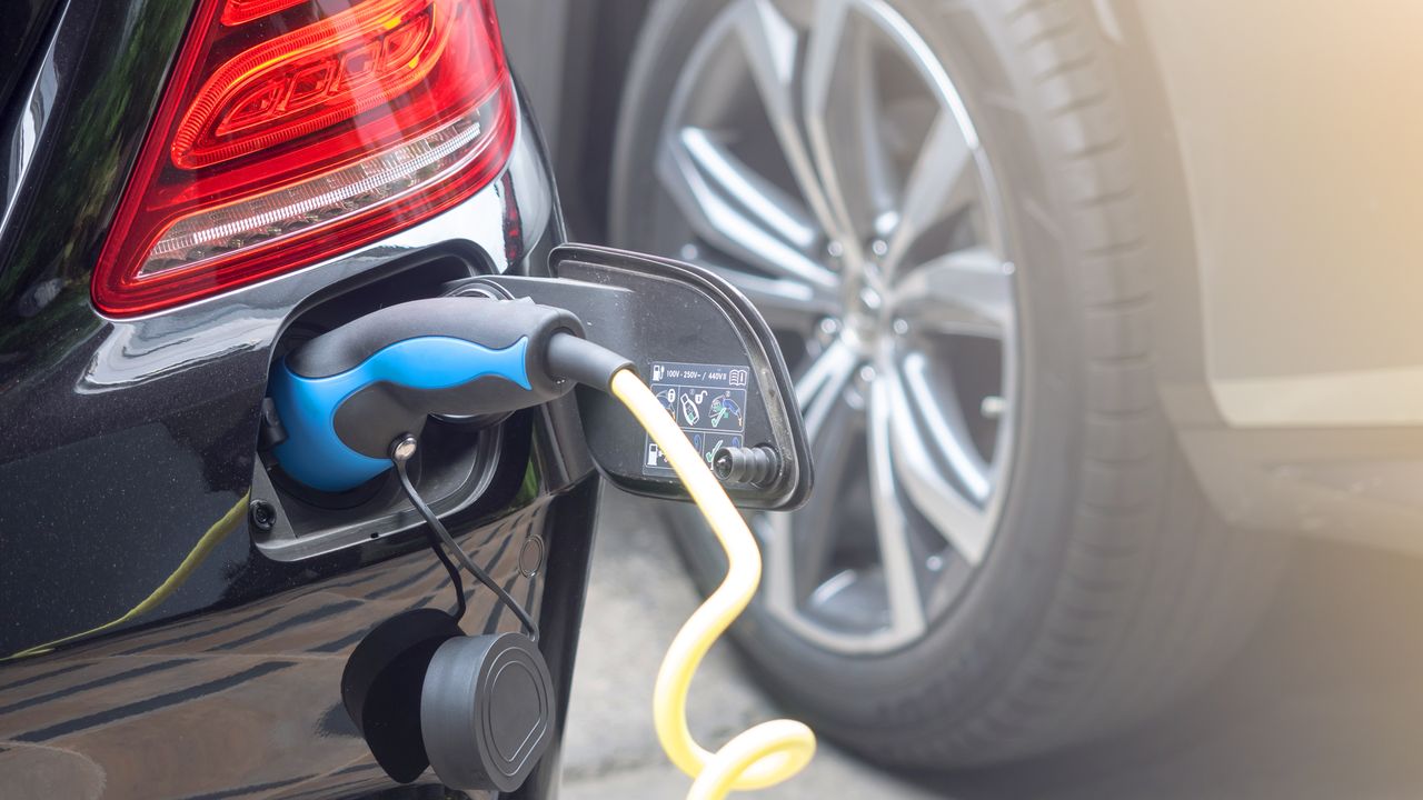 Advantages of Electric Cars Over Gas Vehicles
